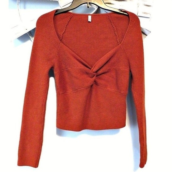 ReoRia Tops - REORIA Rust Orange Twist‎ Front Ribbed Knit Sweater Large Long Sleeve Fitted Top